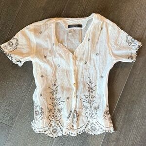 Ishyu White with Black Embroidery Top